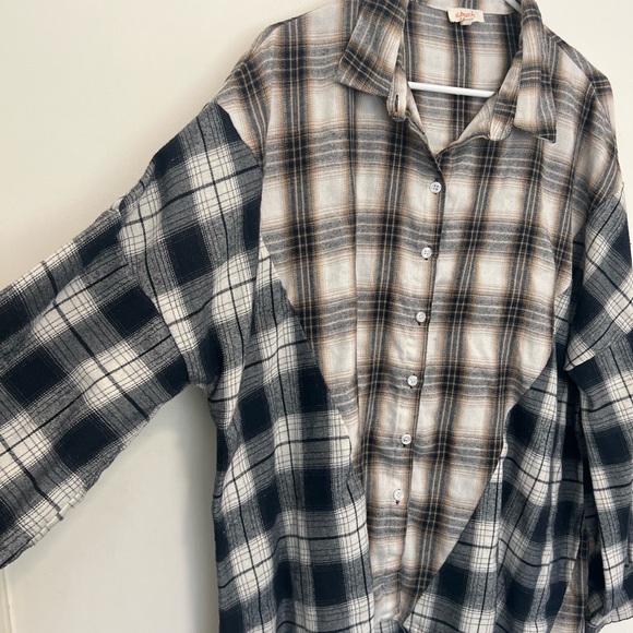 Oversized plaid button down - Picture 2 of 5